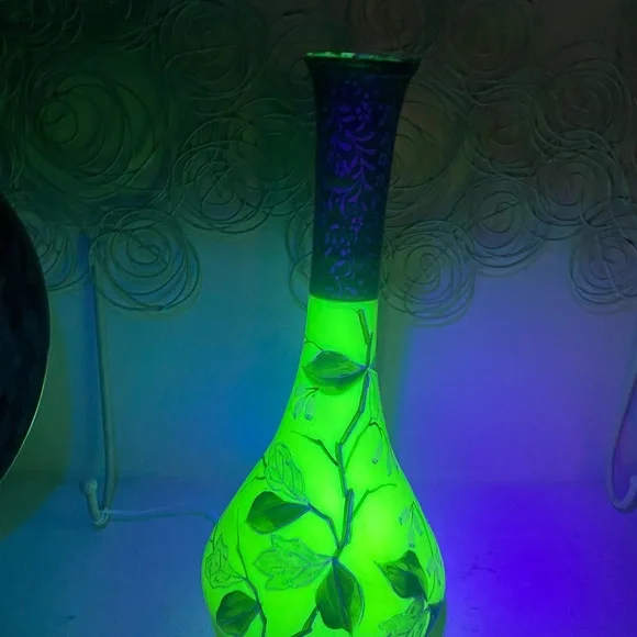 Vintage Hand Painted Uranium Vase - Picture 7 of 9